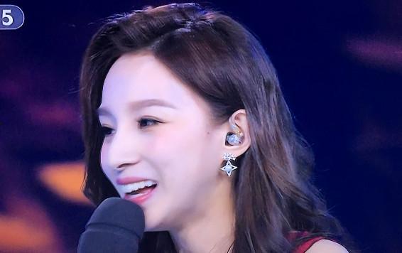 马凡舒背景资料介绍,从电视主持到时尚界新星的华丽蜕变